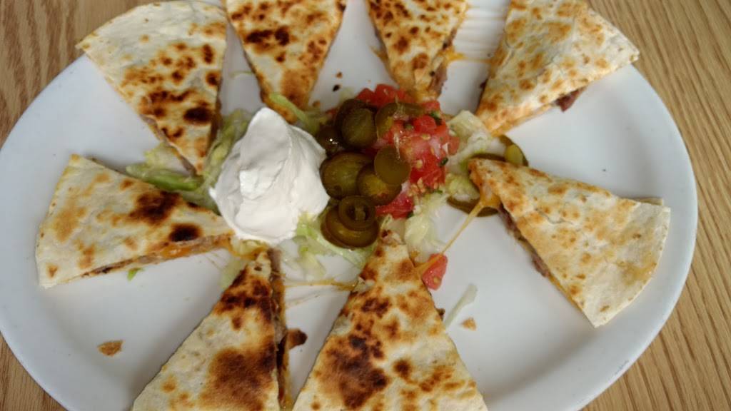 Andrades International Restaurant | restaurant | 7 Bollingbrook St, Petersburg, VA 23803, USA | 8047220344 OR +1 804-722-0344