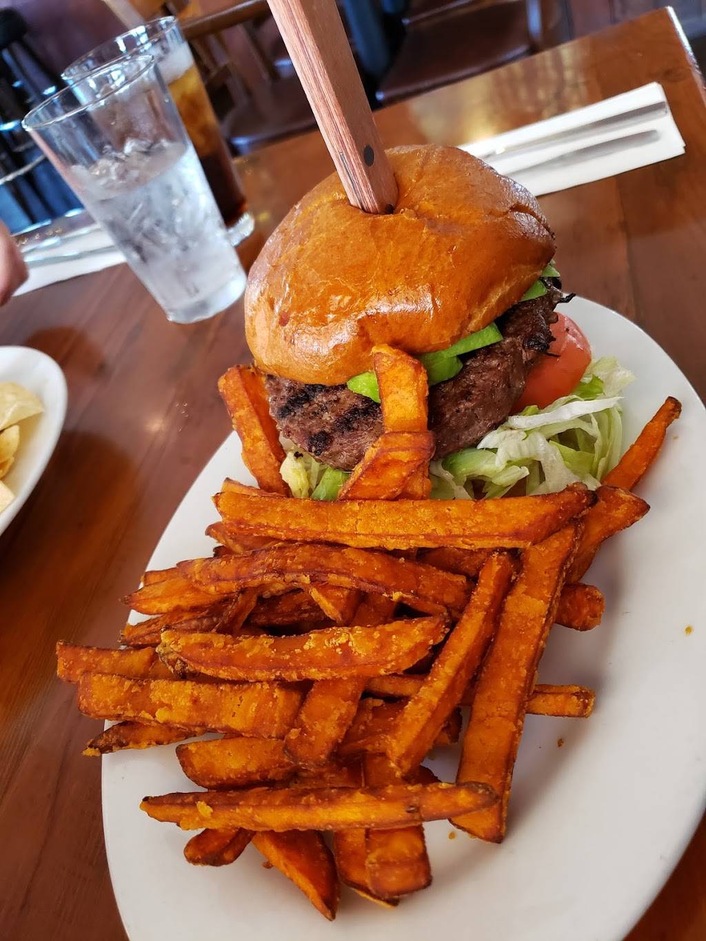 The Hangout Restaurant & Beach Bar | restaurant | 901 Ocean Ave, Seal Beach, CA 90740, USA | 5624314888 OR +1 562-431-4888