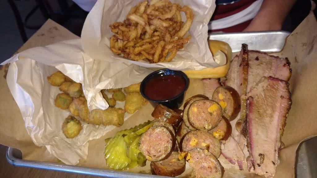 Dickeys Barbecue Pit | restaurant | 29273 Central Ave, Lake Elsinore, CA 92532, USA | 9512497977 OR +1 951-249-7977