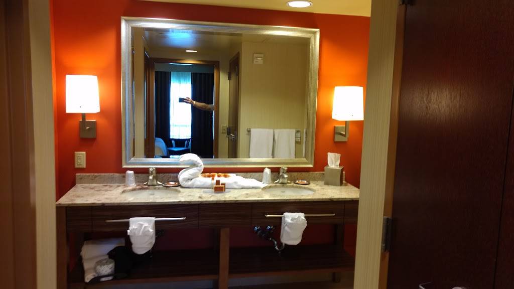 Apache Casino Hotel | restaurant | 2315 E Gore Blvd, Lawton, OK 73501, USA | 5802485905 OR +1 580-248-5905