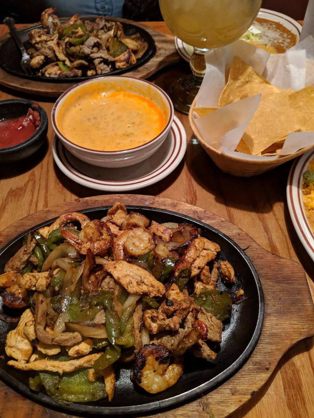 Los Portales | restaurant | 6938 Aviation Blvd, Glen Burnie, MD 21061, USA | 4107669800 OR +1 410-766-9800