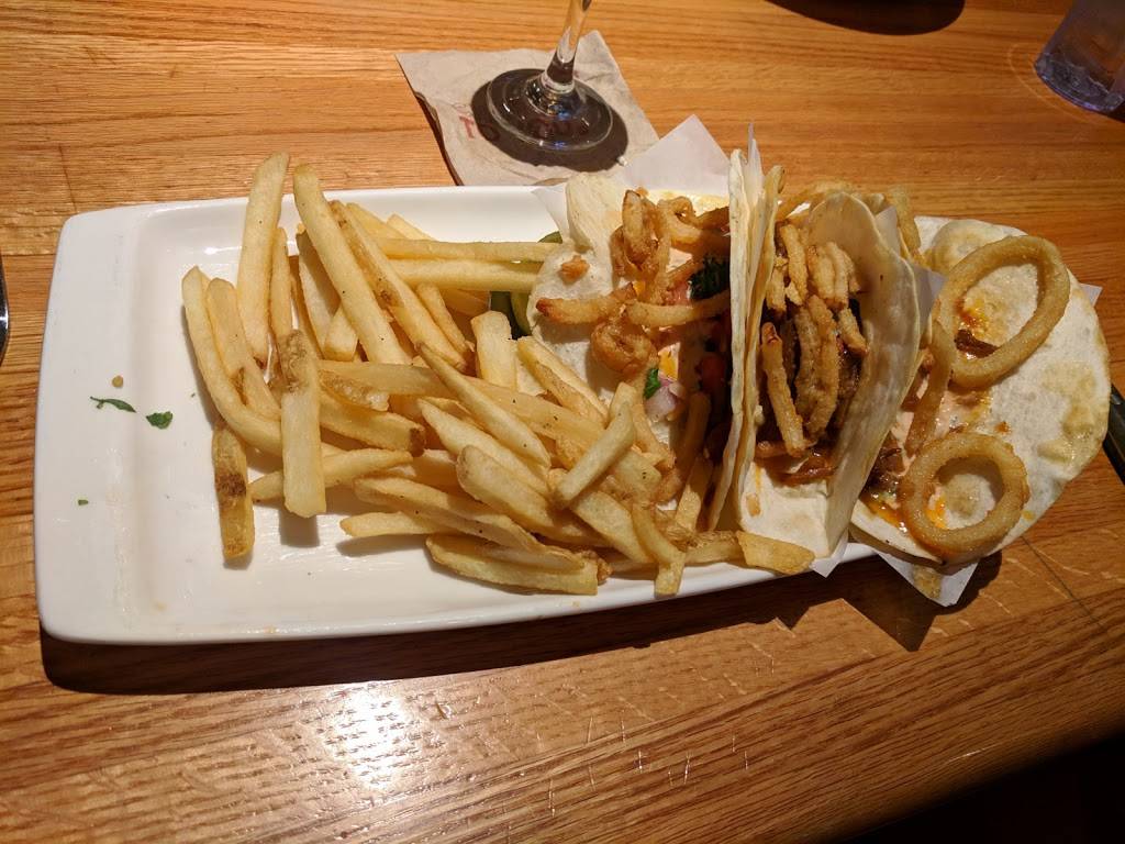 Applebees Grill + Bar | restaurant | Fashion Center Mall, 17 E Ridgewood Ave, Paramus, NJ 07652, USA | 2014478813 OR +1 201-447-8813