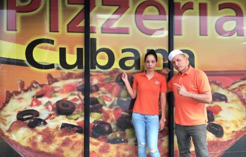 Star Chiguas Pizza Cubana | restaurant | 1570 W 43rd Pl #1, Hialeah, FL 33012, USA | 3052003269 OR +1 305-200-3269
