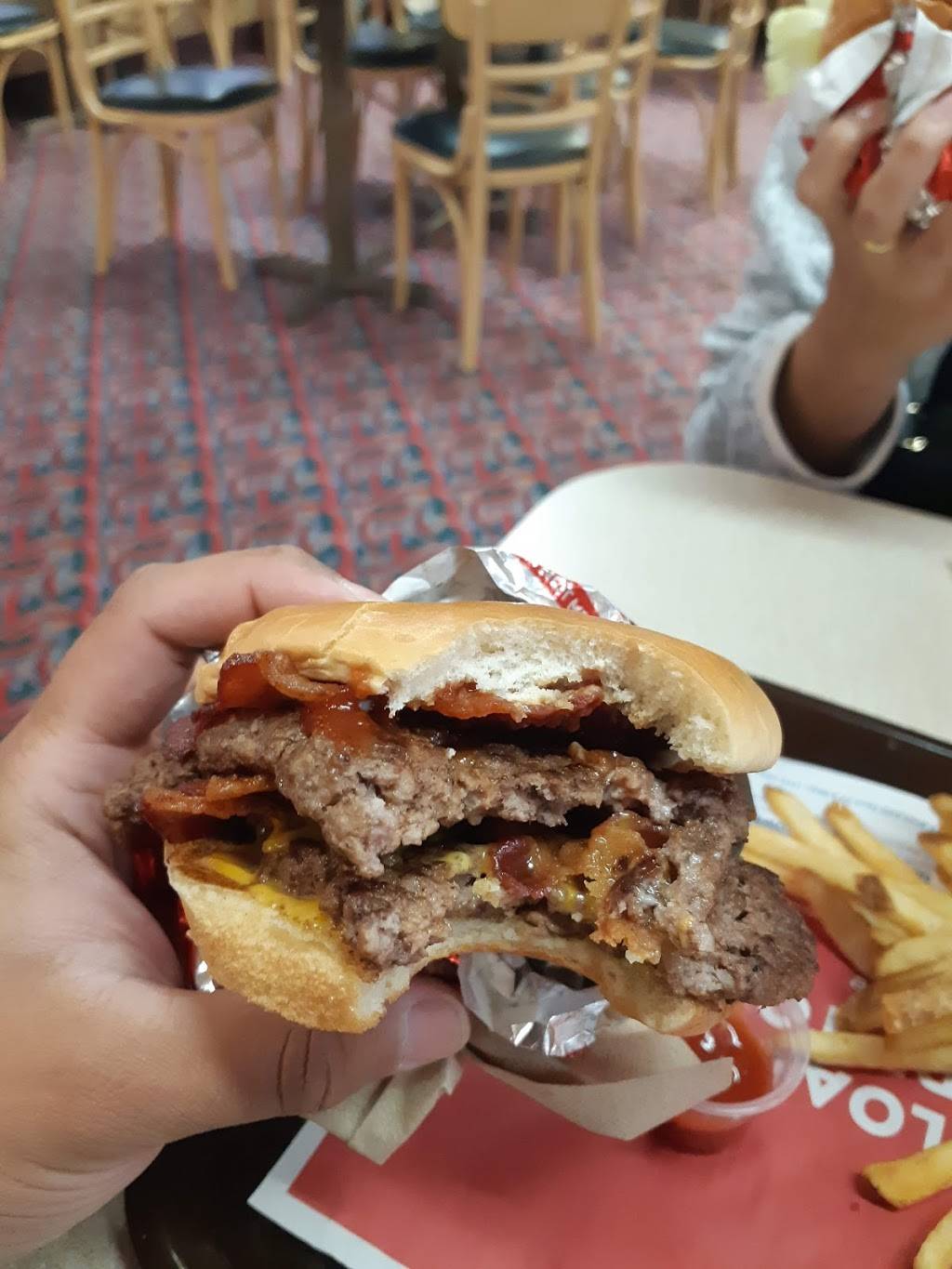 Wendys | restaurant | 5724 Hollister Ave, Goleta, CA 93117, USA | 8059671338 OR +1 805-967-1338