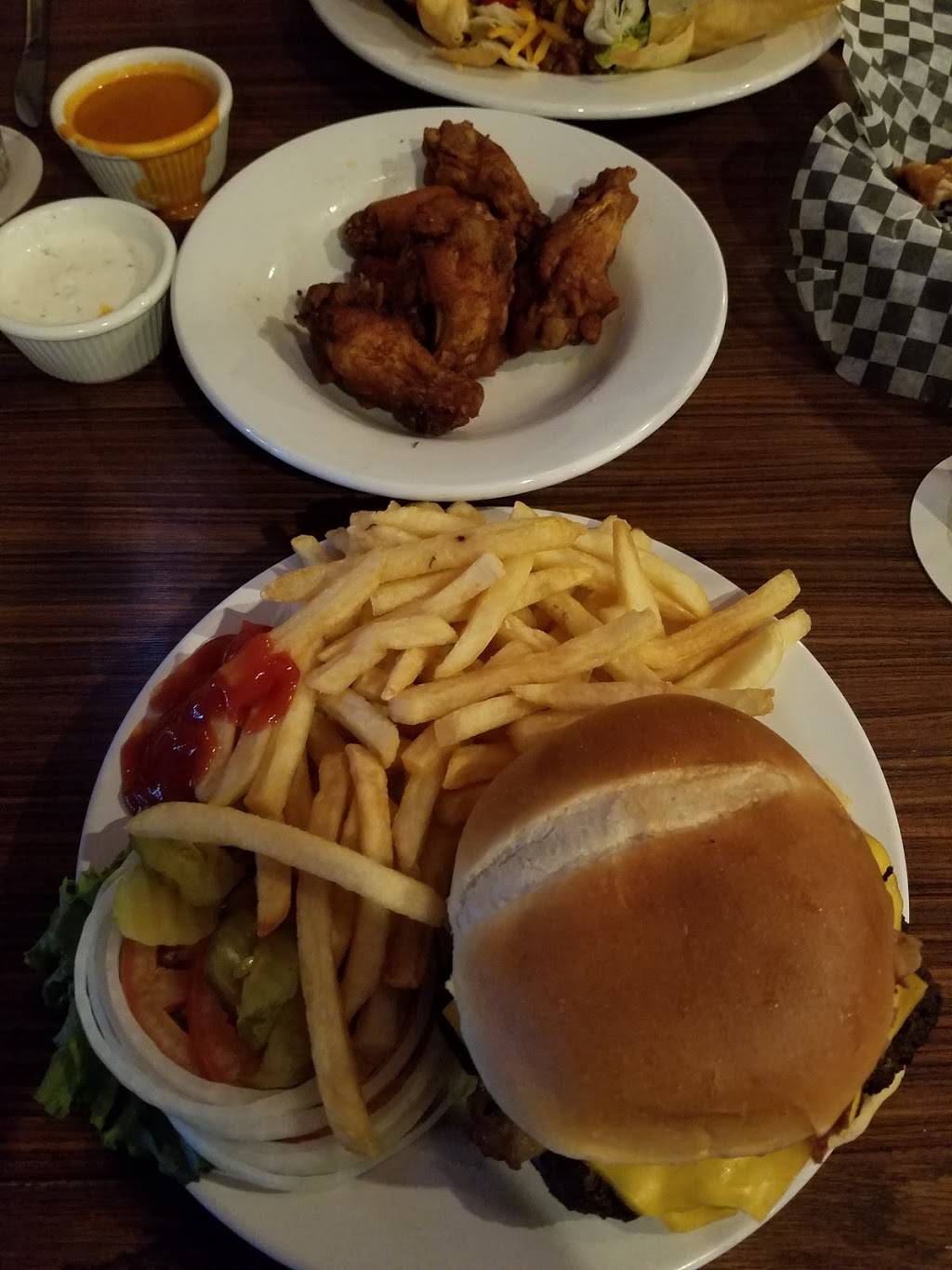 Frankie Gs Bar & Grill | restaurant | 4565 Chestnut Park Plaza, St. Louis, MO 63129, USA | 3148949292 OR +1 314-894-9292