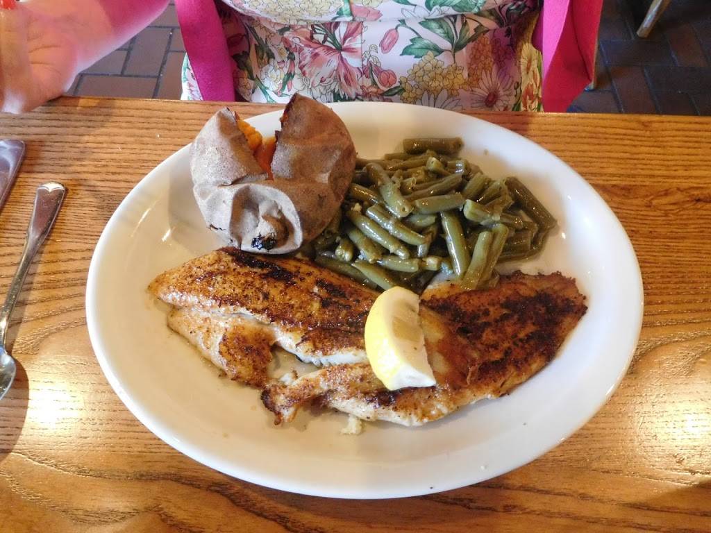 Cracker Barrel Old Country Store | restaurant | 123 SW Loop 410, San Antonio, TX 78245, USA | 2105218940 OR +1 210-521-8940