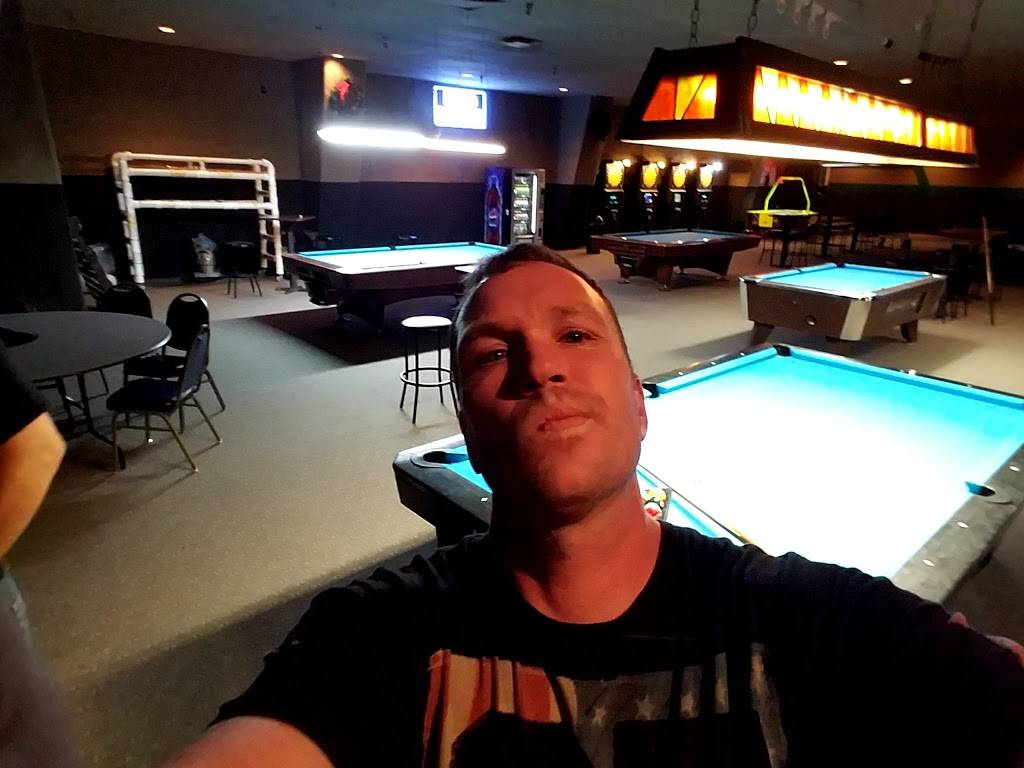 Sharkys Billiards | restaurant | 2902 E Kimberly Rd suite 2, Davenport, IA 52807, USA | 5633597225 OR +1 563-359-7225