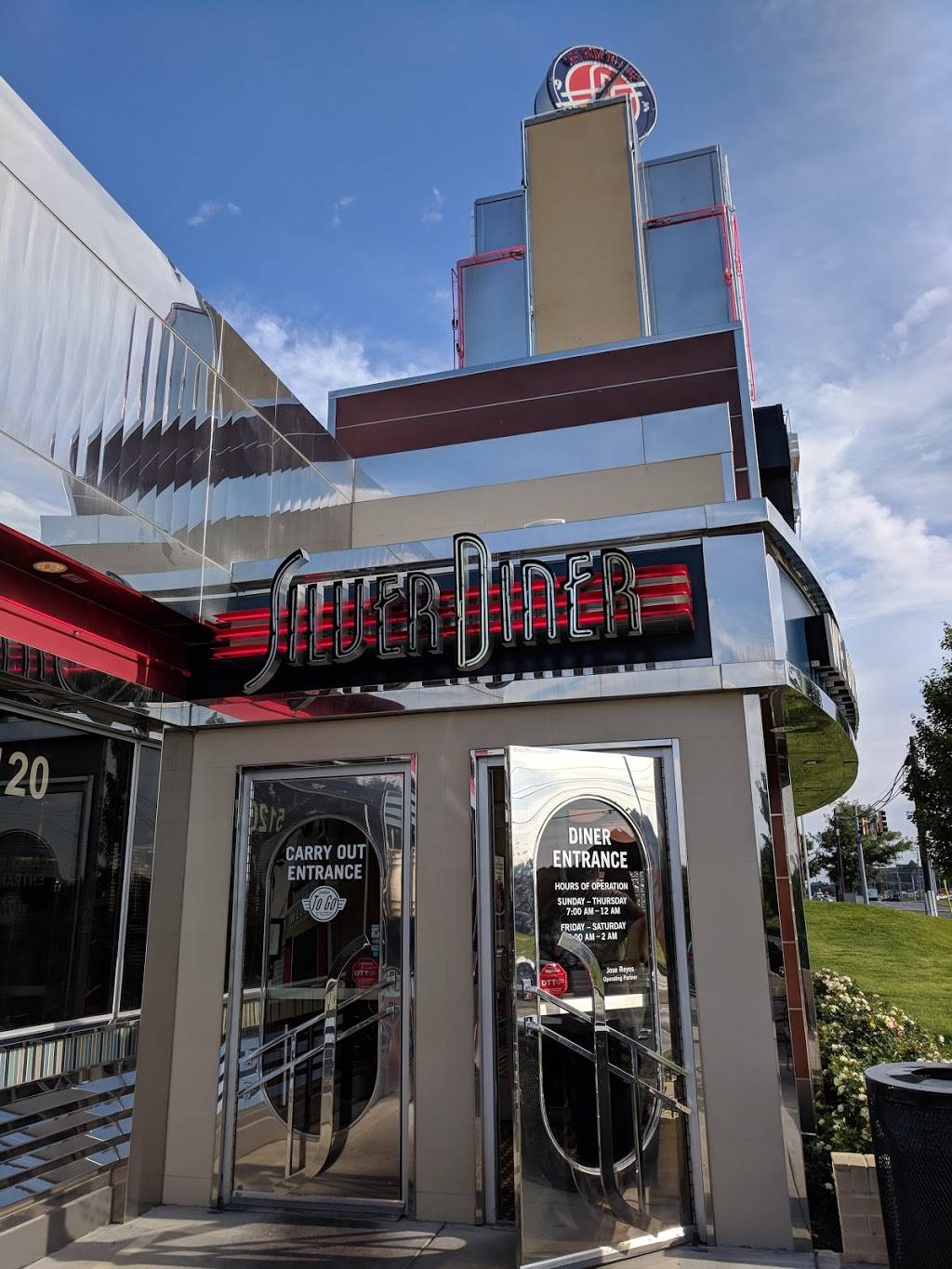 Silver Diner- Frederick | restaurant | 5120 Buckeystown Pike, Frederick, MD 21704, USA | 3016949501 OR +1 301-694-9501