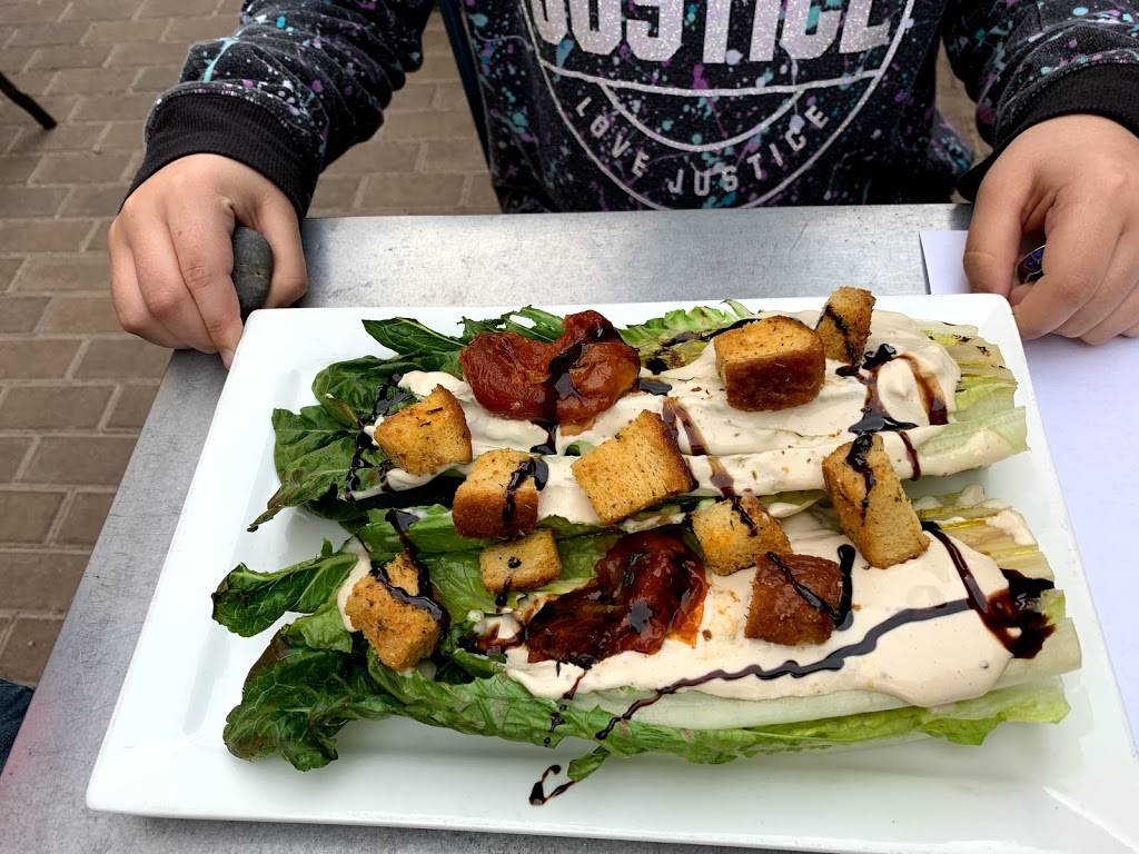 Muck & Fuss Craft Beer and Burger Bar | restaurant | 295 E San Antonio St, New Braunfels, TX 78130, USA | 8302557055 OR +1 830-255-7055