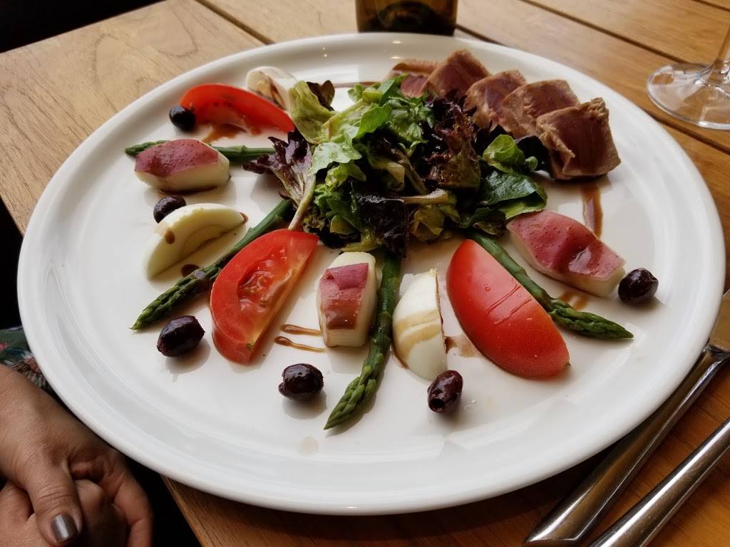 Craft & Vine | restaurant | 310 S Oak St #300, Roanoke, TX 76262, USA | 8174648181 OR +1 817-464-8181