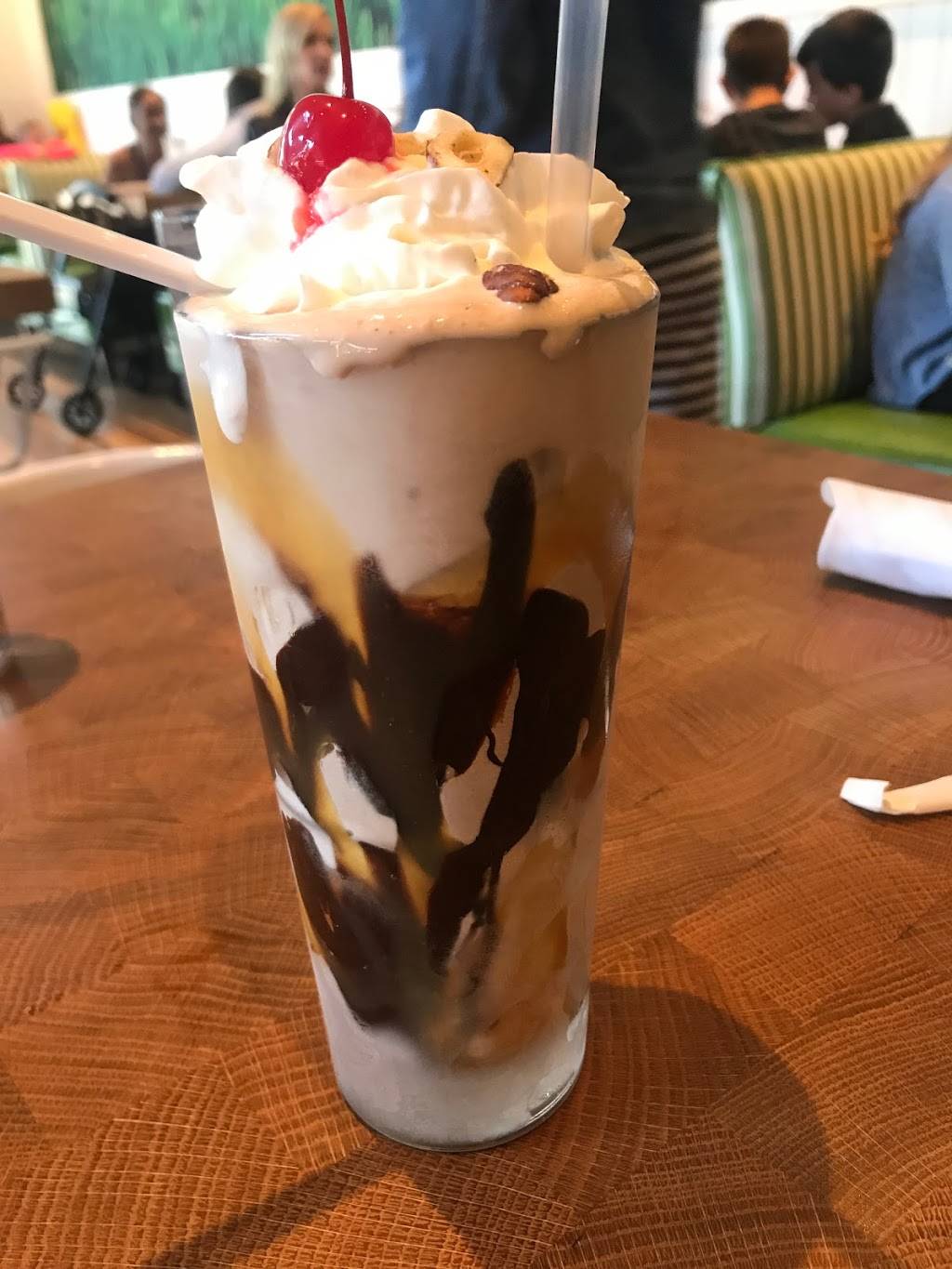 Zinburger | restaurant | 15257 N Scottsdale Rd Suite F150, Scottsdale, AZ 85254, USA | 4802850690 OR +1 480-285-0690