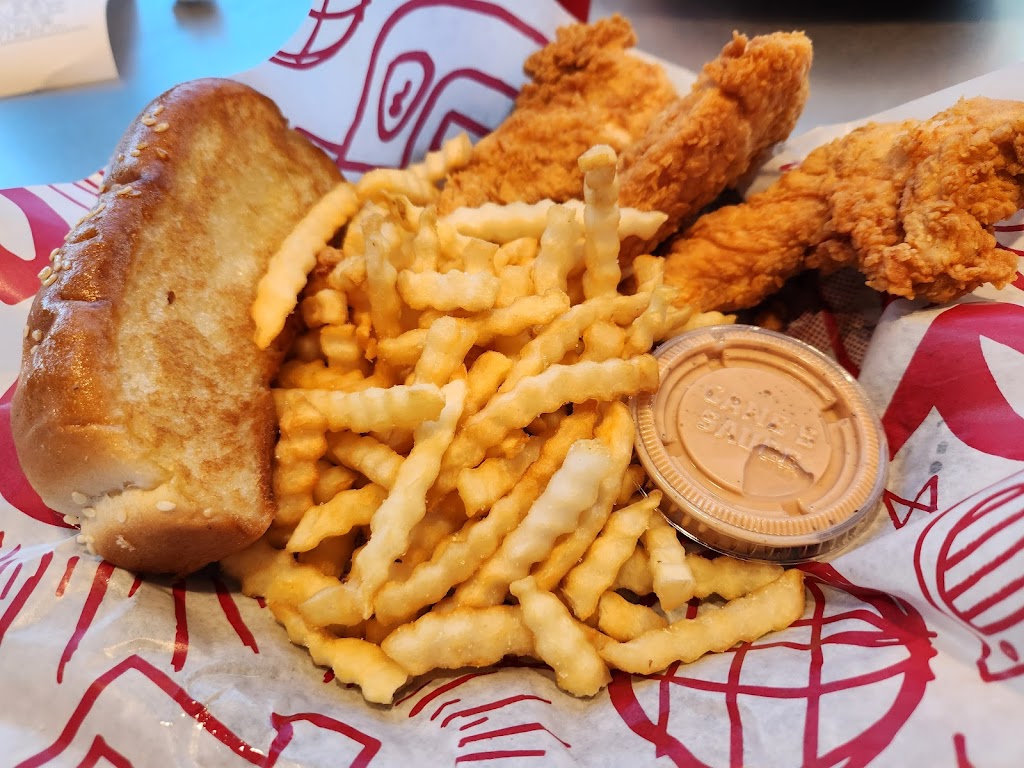 Raising Canes Chicken Fingers | meal takeaway | 8970 E US Hwy 36, Avon, IN 46123, USA | 3173084037 OR +1 317-308-4037