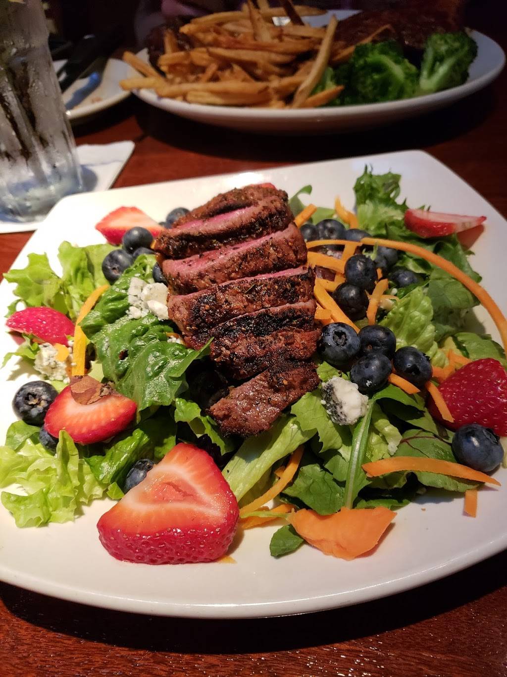 Winstons Grille | restaurant | 6401 Falls of Neuse Rd, Raleigh, NC 27615, USA | 9197900700 OR +1 919-790-0700