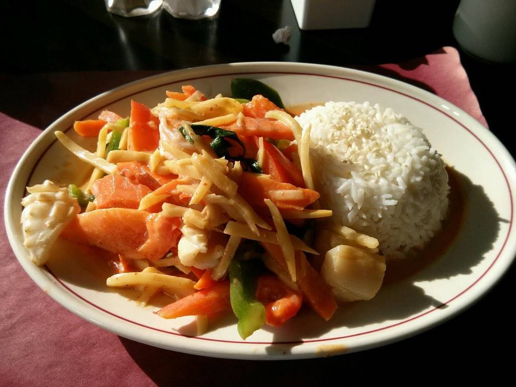 Divine Thai | restaurant | 123 Church St, Whitinsville, MA 01588, USA | 5082344500 OR +1 508-234-4500