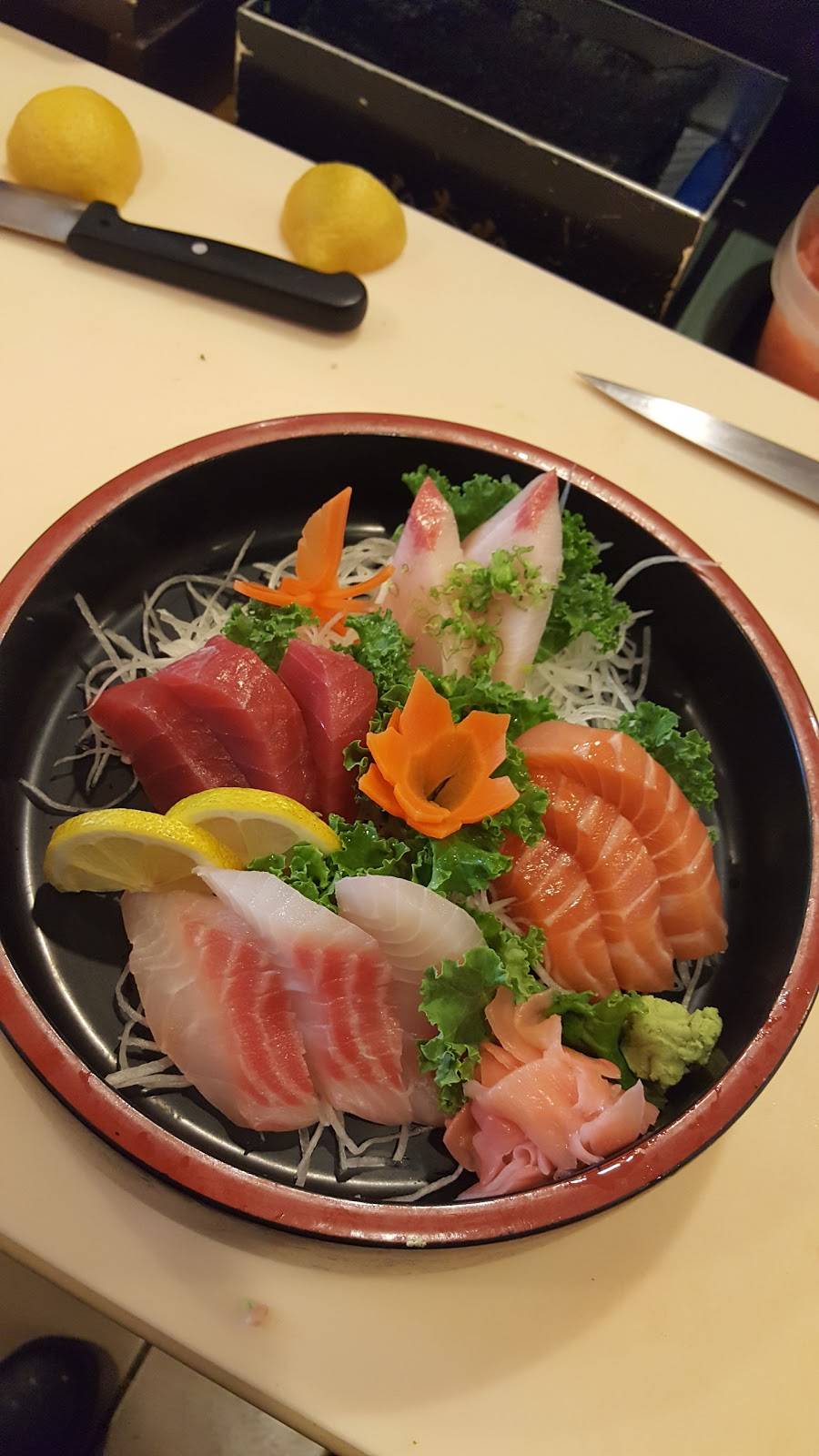 Yoko Sushi | restaurant | 2946 Chain Bridge Rd # J, Oakton, VA 22124, USA | 7032556644 OR +1 703-255-6644