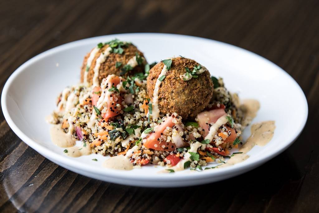 940s Kitchen & Cocktails | restaurant | 219 W Oak St, Denton, TX 76201, USA | 9402186222 OR +1 940-218-6222