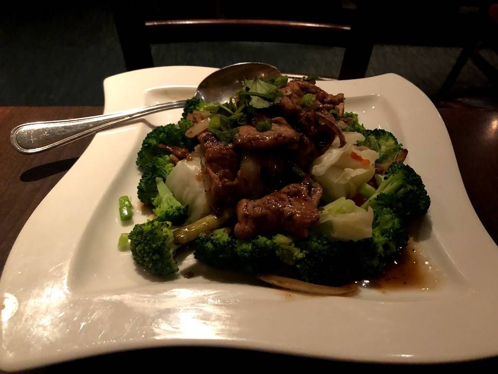 Srivilai Thai Cuisine | restaurant | 3247 California Ave SW, Seattle, WA 98116, USA | 2062575171 OR +1 206-257-5171