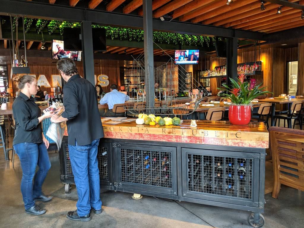 Jimmys Famous American Tavern | restaurant | The Village at Westfield Topanga, 6250 Topanga Canyon Blvd #1550, Woodland Hills, CA 91367, USA | 8183690005 OR +1 818-369-0005