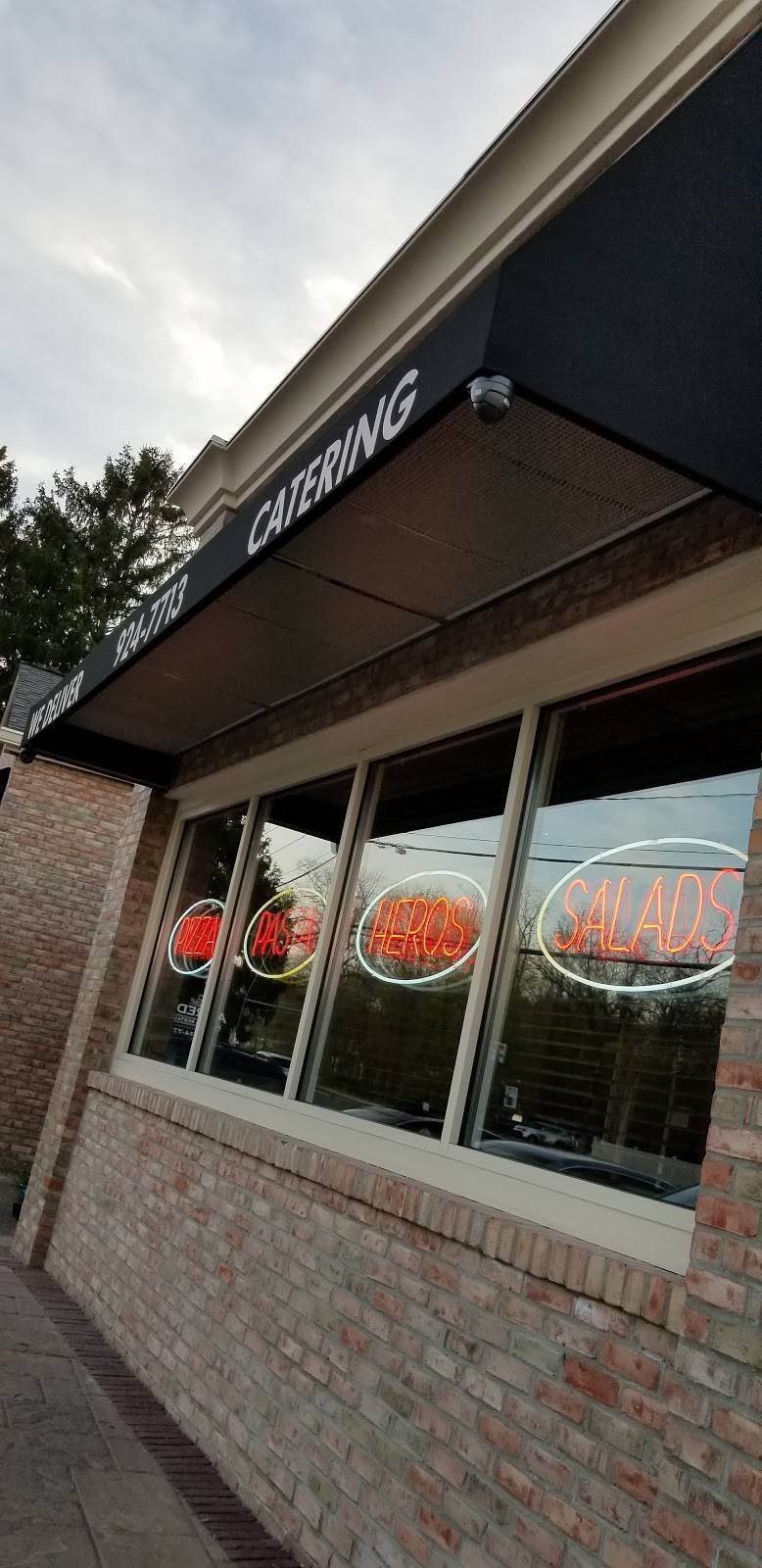 Alfredos Pizza | restaurant | 2403, 1679 Middle Country Rd, Ridge, NY 11961, USA | 6319247713 OR +1 631-924-7713