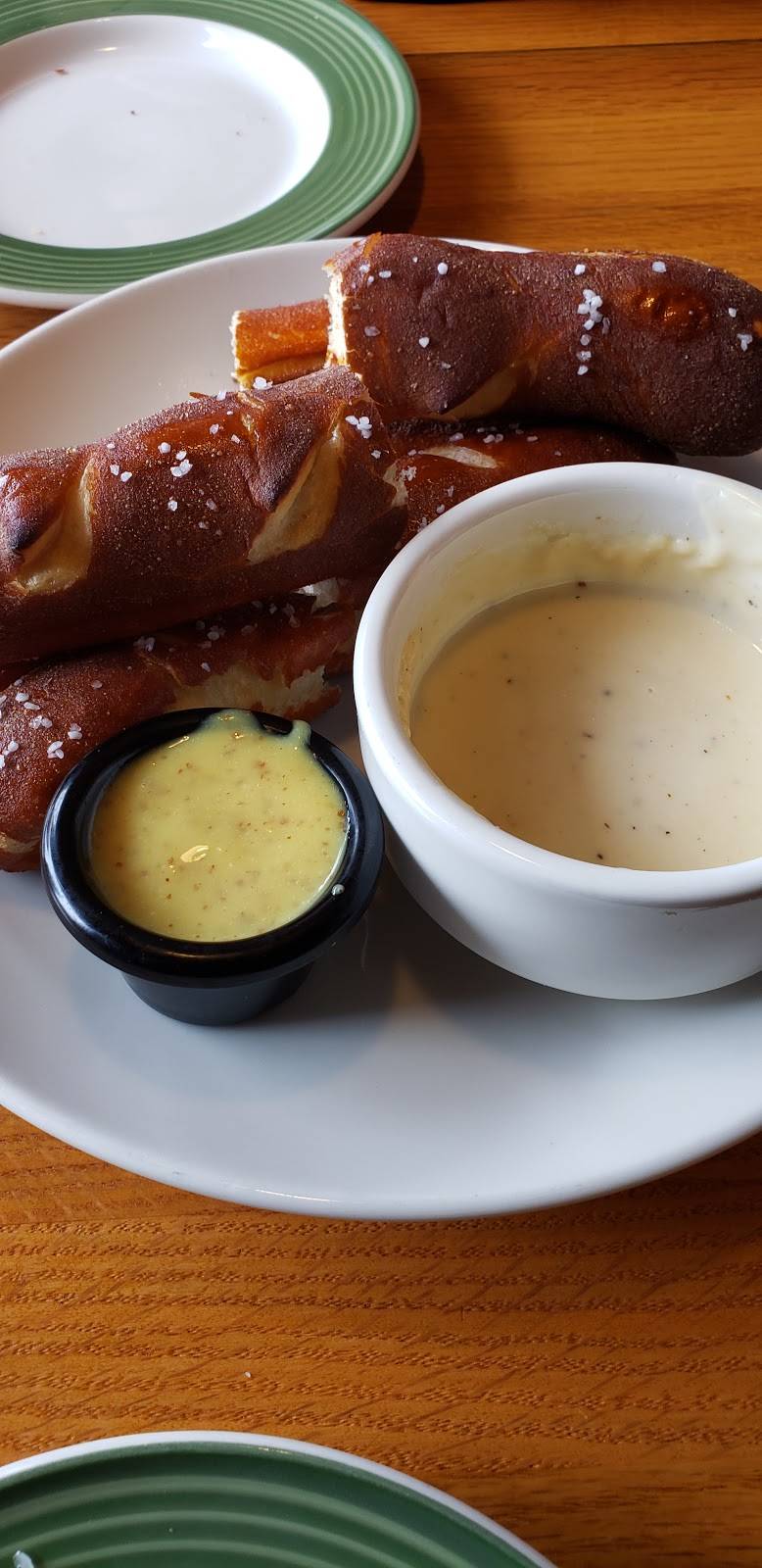 Applebees Grill + Bar | restaurant | 2121 N Prospect Ave, Champaign, IL 61822, USA | 2173598178 OR +1 217-359-8178