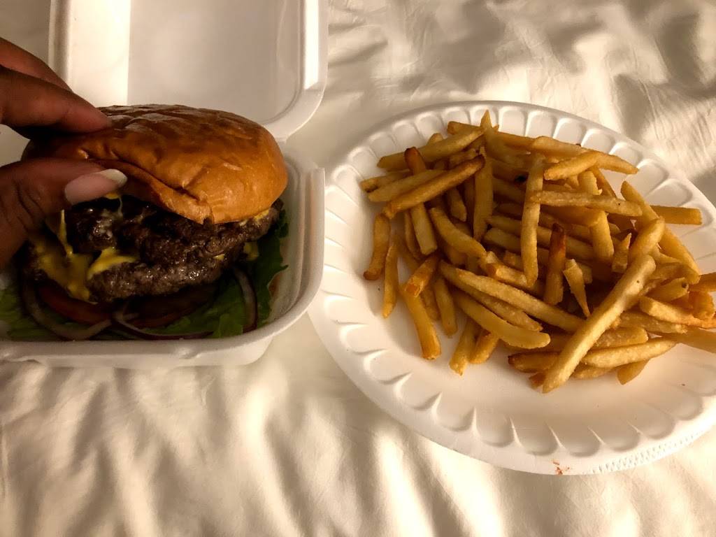 Kings Point Ice Cream and Burger | restaurant | 7231 International Dr #J, Orlando, FL 32819, USA | 4078689079 OR +1 407-868-9079