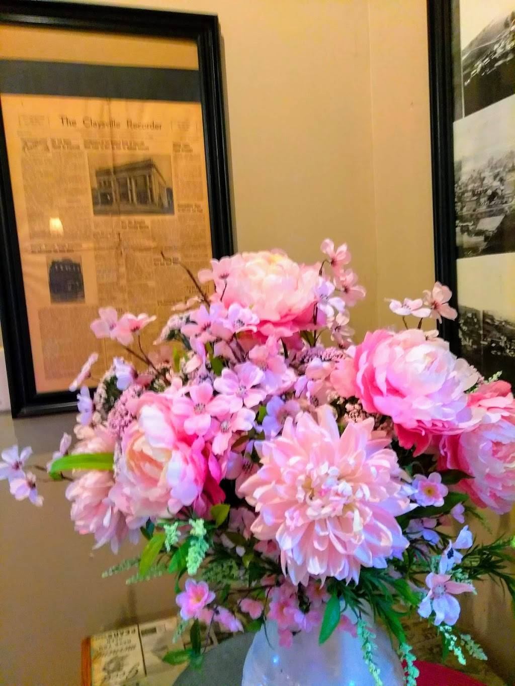 Main St. Cafe | restaurant | 237 Main St, Claysville, PA 15323, USA | 7246634200 OR +1 724-663-4200