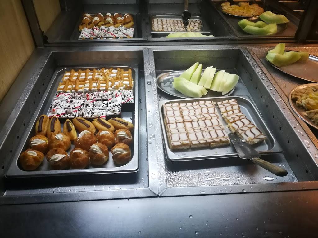 Chows Restaurant | restaurant | 335 Avenue Dorval, Dorval, QC H9S 3H6, Canada | 5146364770 OR +1 514-636-4770