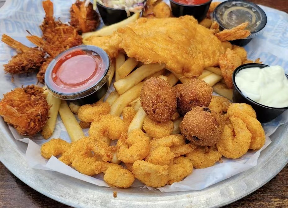 Super Crab | restaurant | 4117 W 13 Mile Rd, Royal Oak, MI 48073, USA | 2482804788 OR +1 248-280-4788