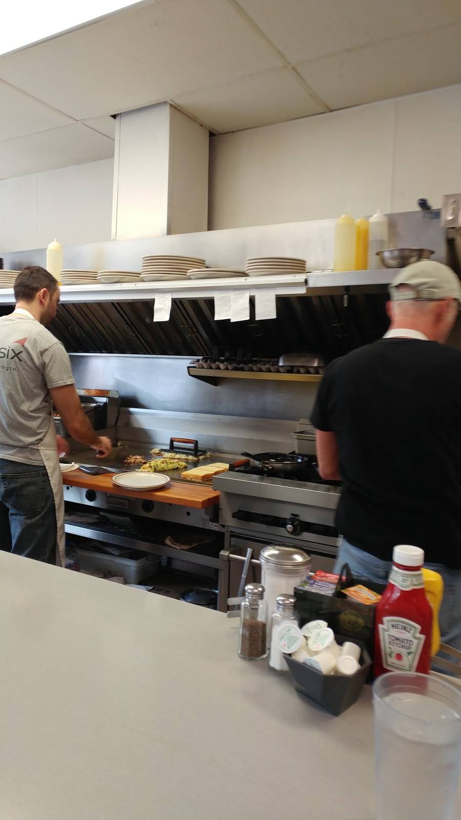 Guss Carry Out Brighton | meal takeaway | 8694 Grand River Ave, Brighton, MI 48116, USA | 8102276003 OR +1 810-227-6003