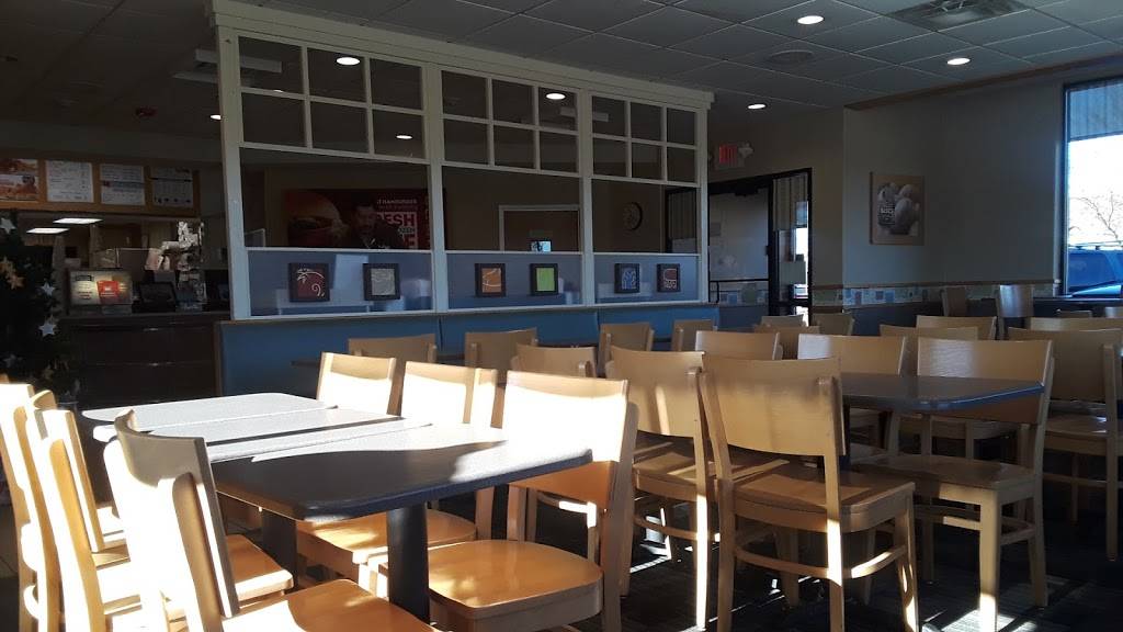 Wendys | restaurant | 105 N Ridge Rd, Minooka, IL 60447, USA | 8154676002 OR +1 815-467-6002
