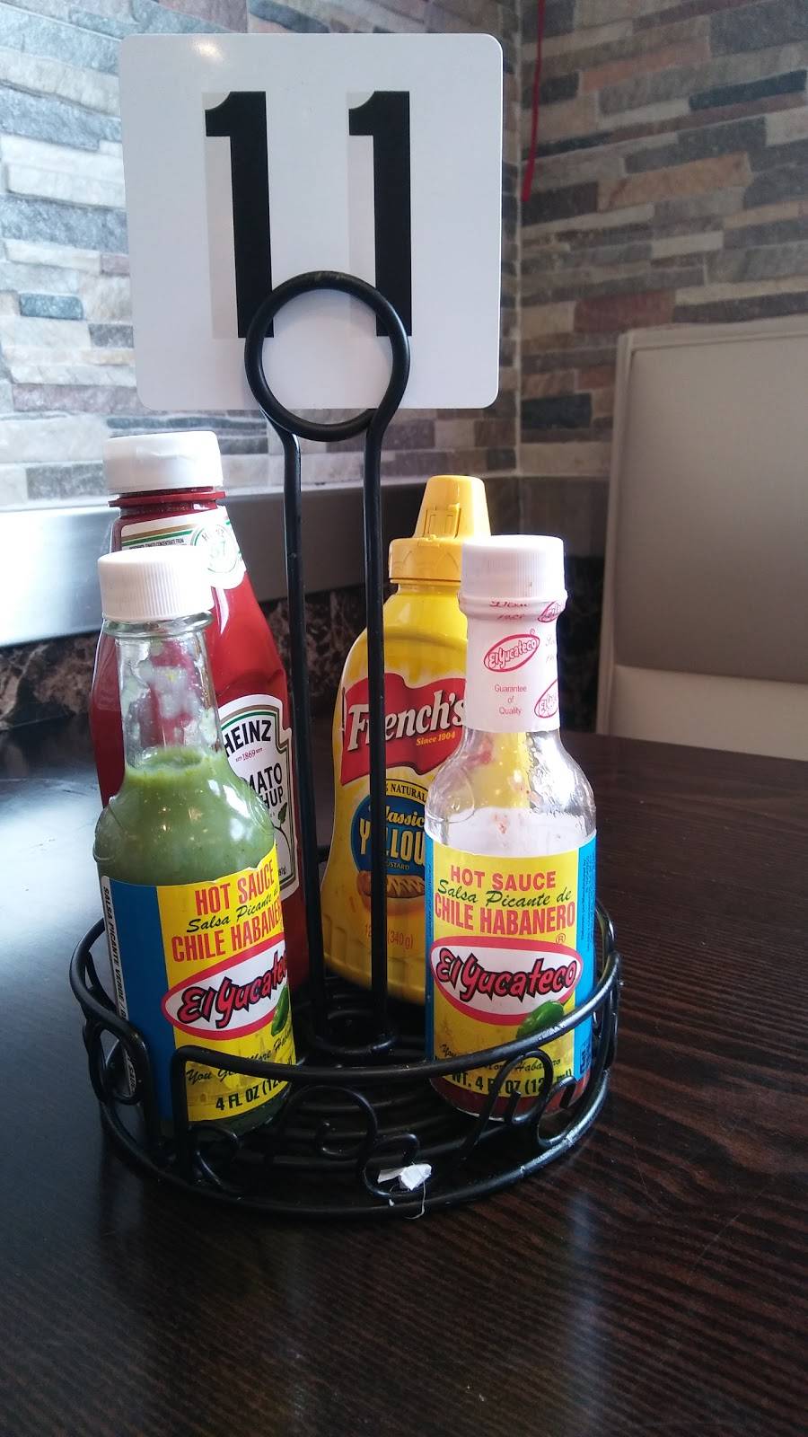 Perus Chicken | restaurant | 9001 Annapolis Rd, Lanham, MD 20706, USA | 2407143777 OR +1 240-714-3777