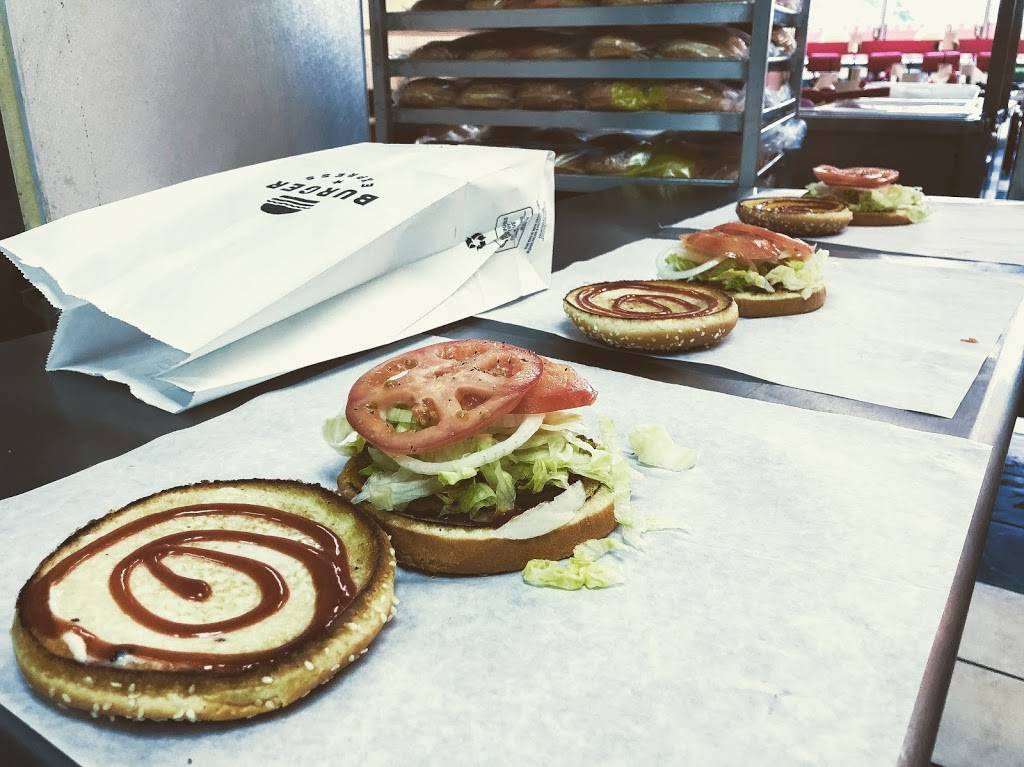 Burger Express | restaurant | 1630 Valwood Pkwy # 104, Carrollton, TX 75006, USA | 2148129923 OR +1 214-812-9923