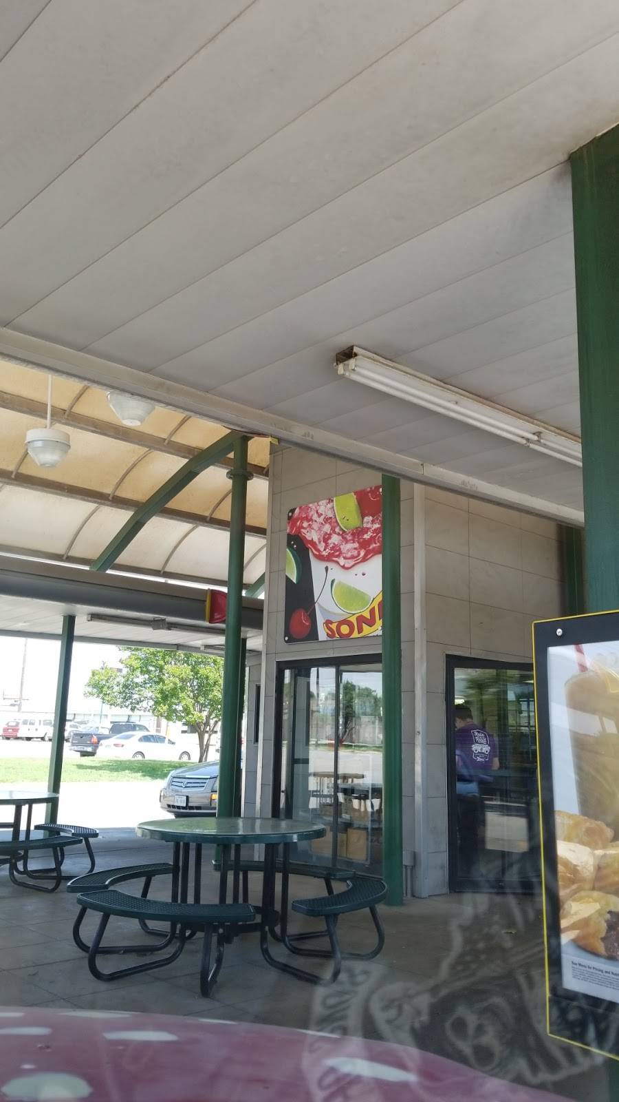 Sonic Drive-In | restaurant | 4678 Walzem Rd, San Antonio, TX 78218, USA | 2105994333 OR +1 210-599-4333