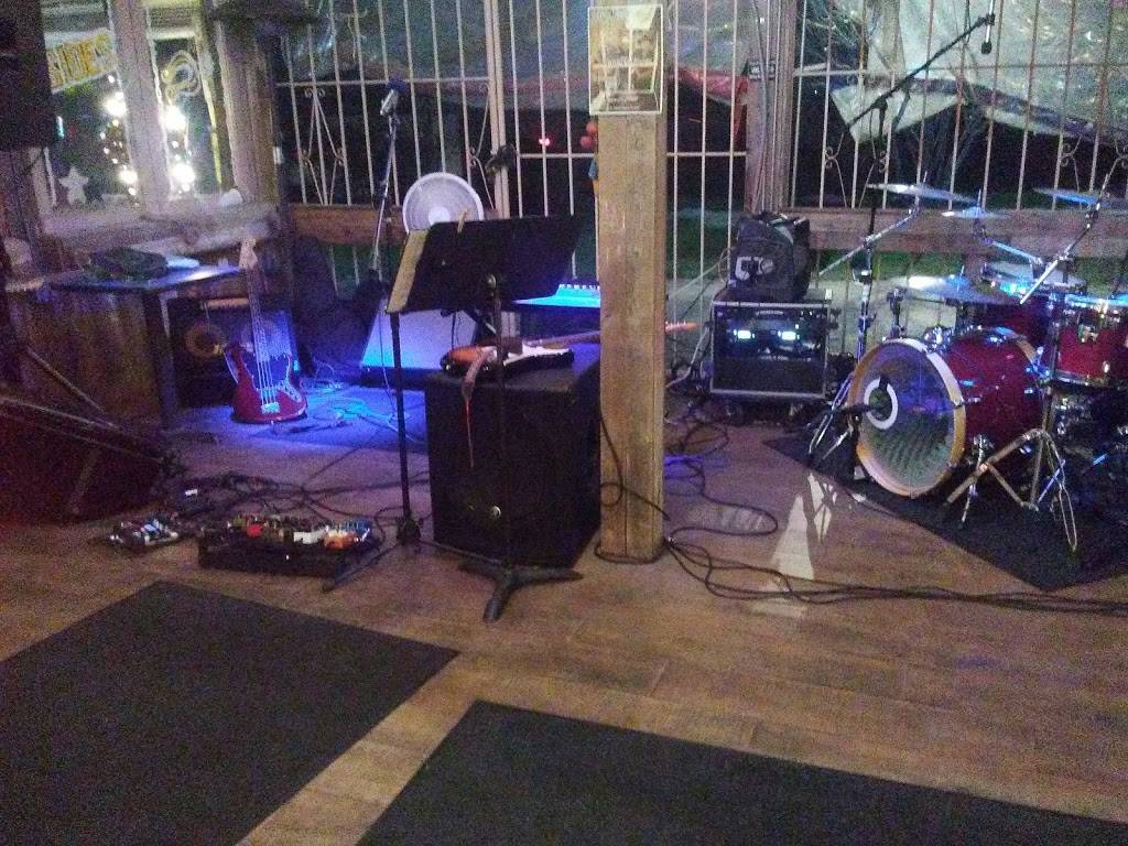 Charcoal Grill | restaurant | 110 N Crossroads Blvd, Balcones Heights, TX 78201, USA | 2107318534 OR +1 210-731-8534