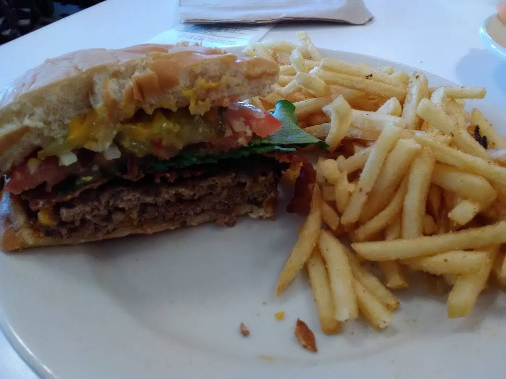 Steak n Shake | restaurant | 677 Gravois Bluffs Blvd, Fenton, MO 63026, USA | 6363494538 OR +1 636-349-4538