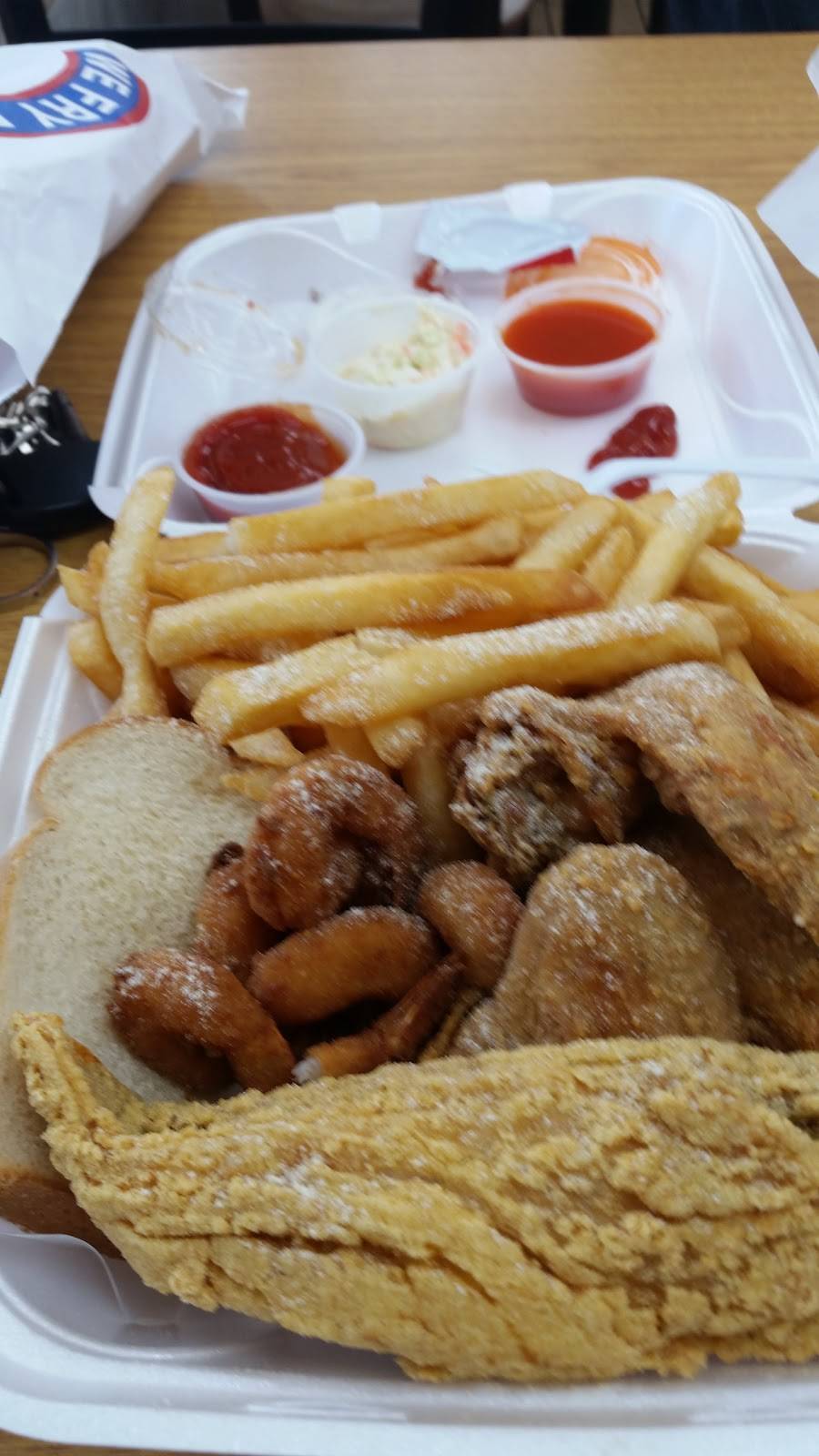 Hook Fish & Chicken | restaurant | 3315 Dr Martin Luther King Jr Blvd, Fort Myers, FL 33916, USA | 2393324758 OR +1 239-332-4758