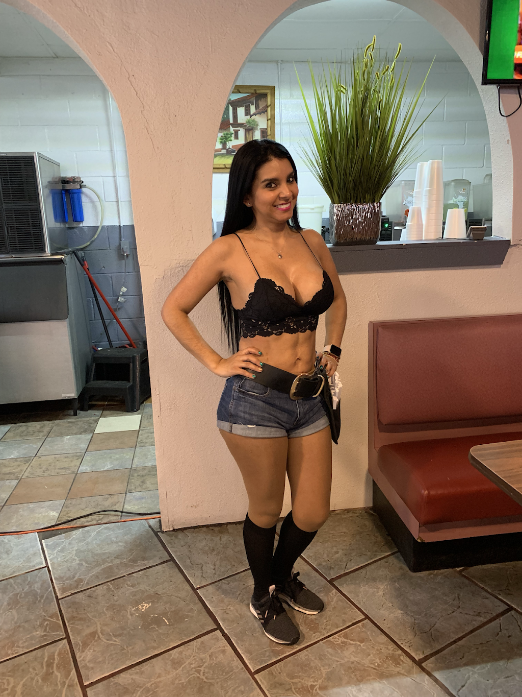 Coquetas bar & grill | restaurant | 3333 West Ave, San Antonio, TX 78213, USA | 2105419964 OR +1 210-541-9964