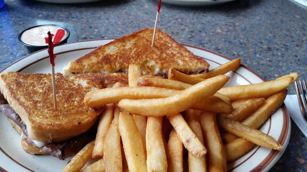 Fishin Hole Restaurant | restaurant | 103 Brumfield Ave, Montesano, WA 98563, USA | 3609644109 OR +1 360-964-4109