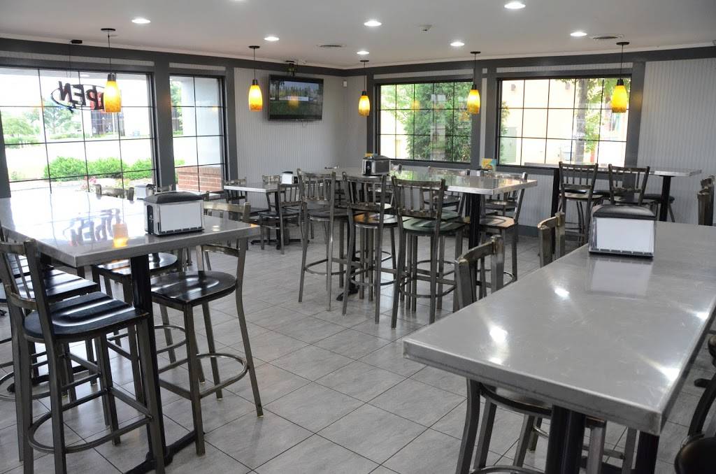 Sharks Fish and Chicken | restaurant | 7120 159th St, Orland Park, IL 60462, USA | 7084294330 OR +1 708-429-4330