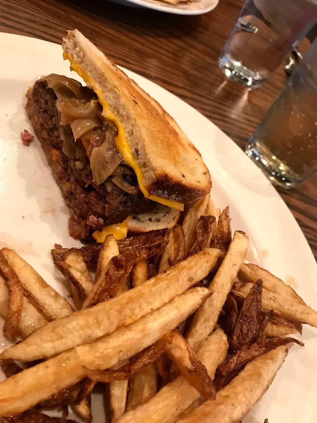 The Hidden Backyard | restaurant | 7375 Royalton Rd, North Royalton, OH 44133, USA | 4406289888 OR +1 440-628-9888