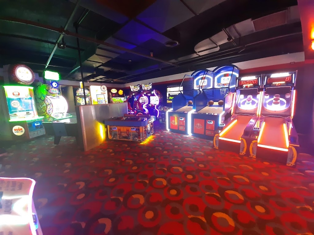 Bowlero Roselle | restaurant | 1100 W Lake St, Roselle, IL 60172, USA | 6303512100 OR +1 630-351-2100