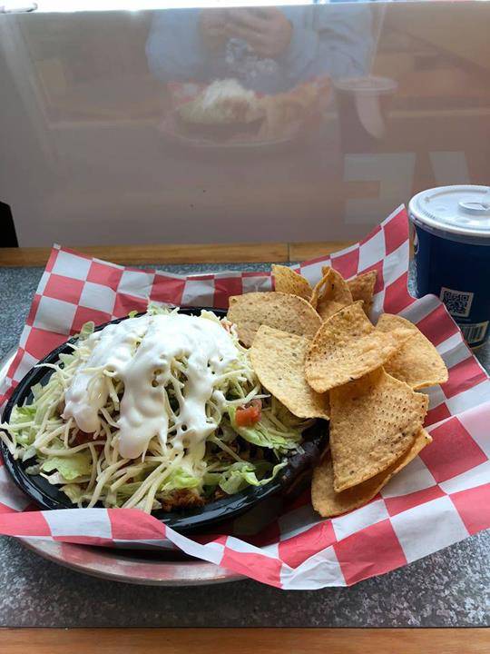 Mickeys Massive Burritos | restaurant | 620 1st St, Lasalle, IL 61301, USA | 8152201599 OR +1 815-220-1599