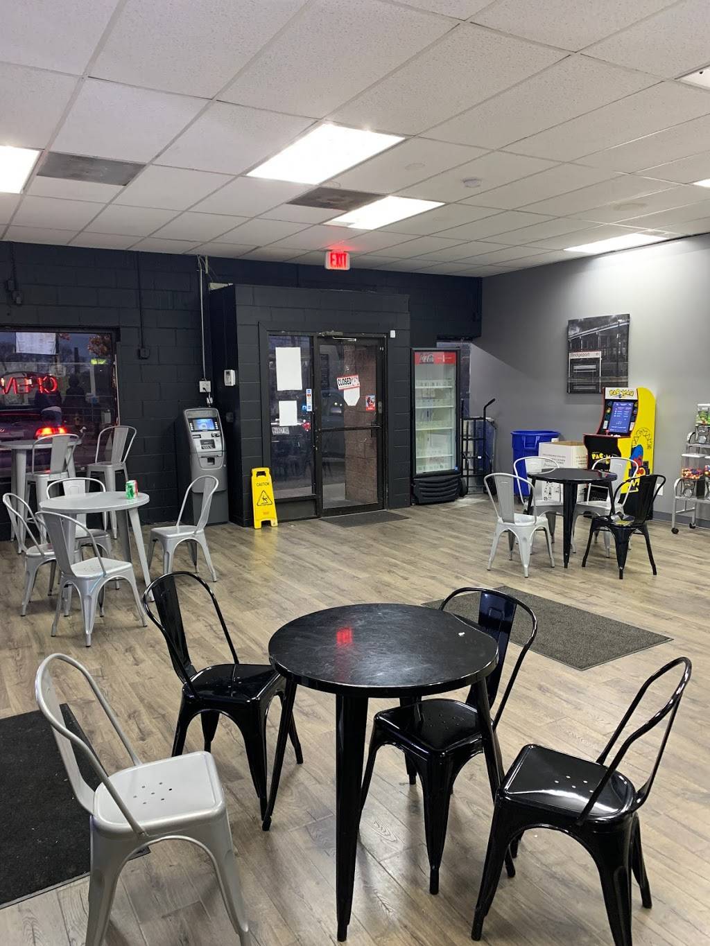 Trap chicken | restaurant | 500 Park Ave, Bridgeport, CT 06604, USA | 2032121990 OR +1 203-212-1990