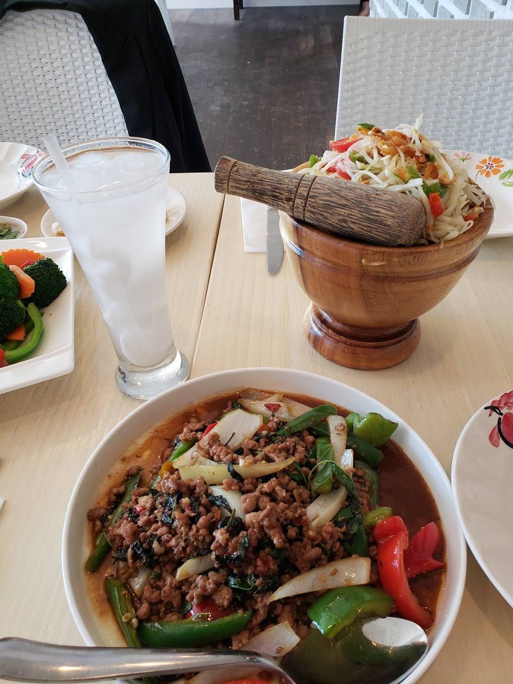 Somtum Modern Thai Cuisine | restaurant | 1894 Centre St, West Roxbury, MA 02132, USA | 6174773348 OR +1 617-477-3348