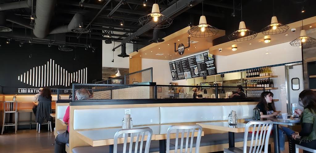 California Fish Grill | restaurant | 1185 W Renaissance Pkwy, Rialto, CA 92376, USA | 9093404434 OR +1 909-340-4434