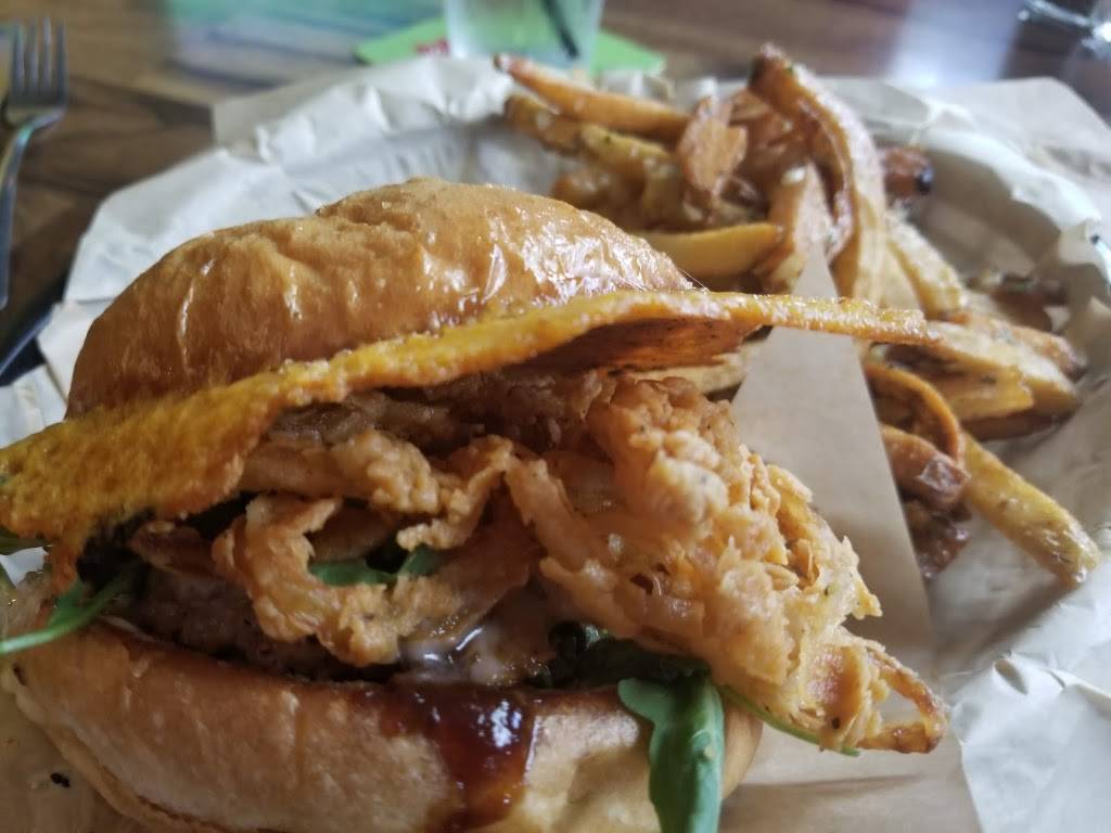 Broderick Roadhouse | restaurant | 319 6th St, West Sacramento, CA 95605, USA | 9163722436 OR +1 916-372-2436