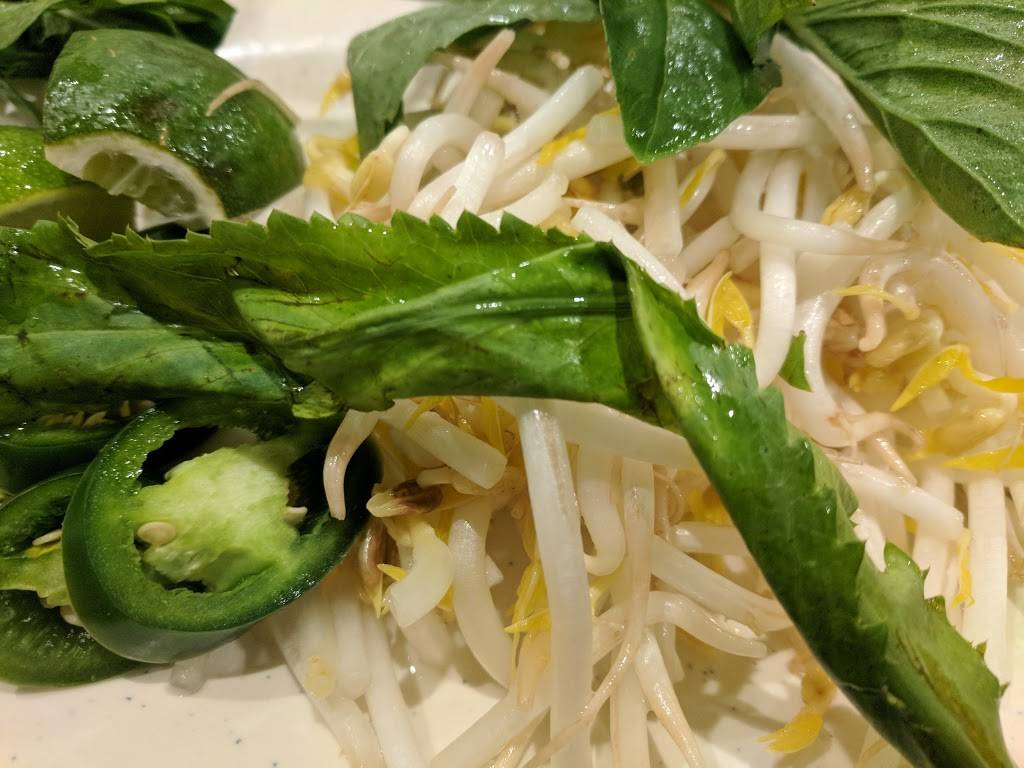 Pho Lee | restaurant | 6860 S Clinton St, Greenwood Village, CO 80112, USA | 3037907107 OR +1 303-790-7107
