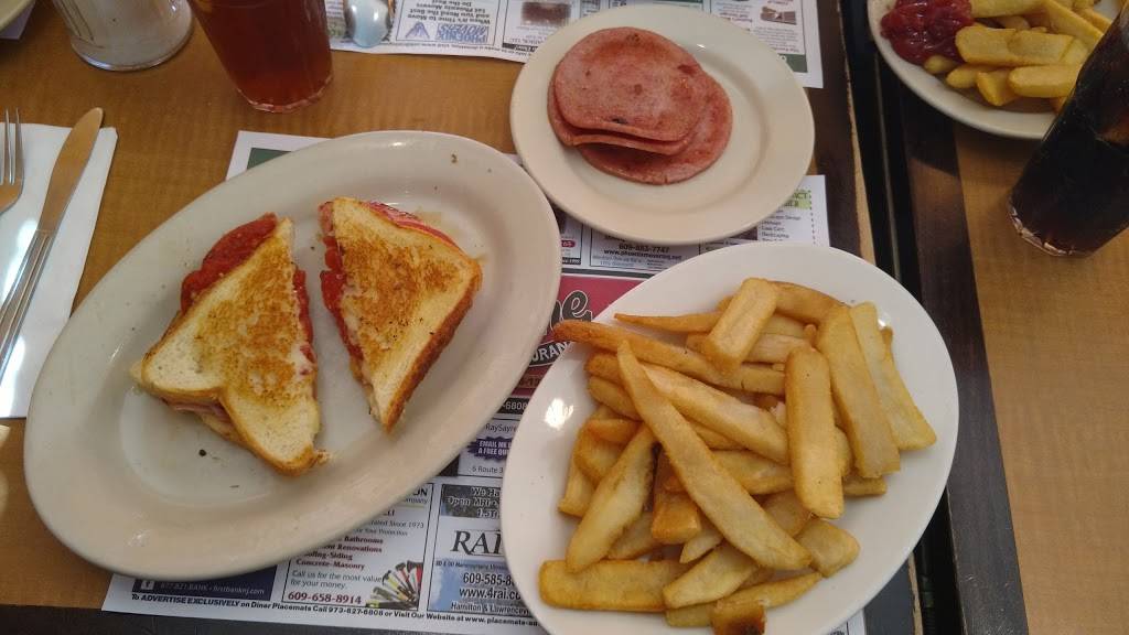 Fame Restaurant | restaurant | 1070 White Horse Ave, Trenton, NJ 08610, USA | 6095851372 OR +1 609-585-1372