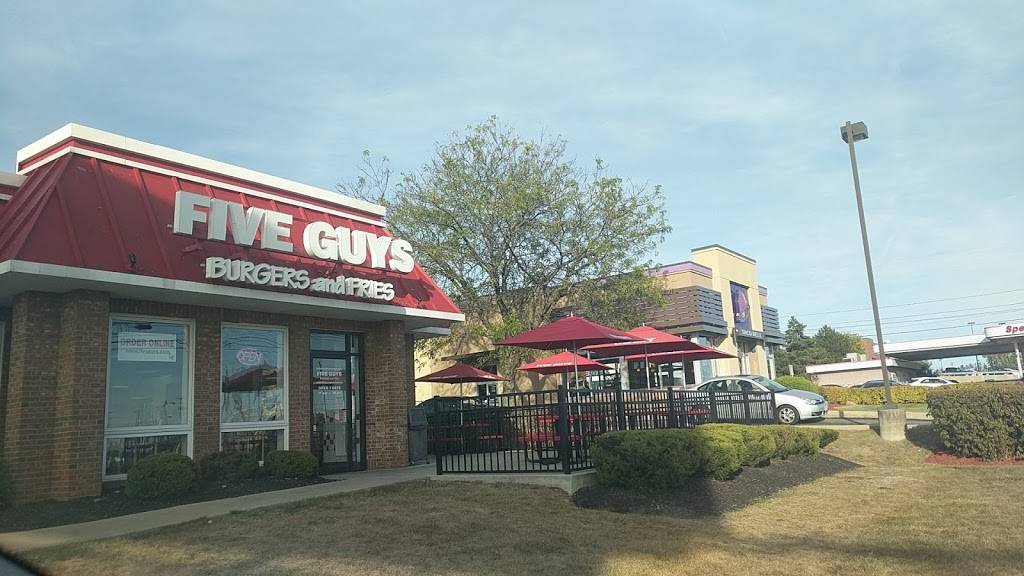 Five Guys | meal takeaway | 3863 Medina Rd, Fairlawn, OH 44333, USA | 3306655551 OR +1 330-665-5551