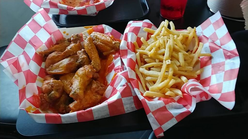 WingN It | restaurant | 10 Fairgrounds Rd, Paris, TN 38242, USA | 7314074353 OR +1 731-407-4353